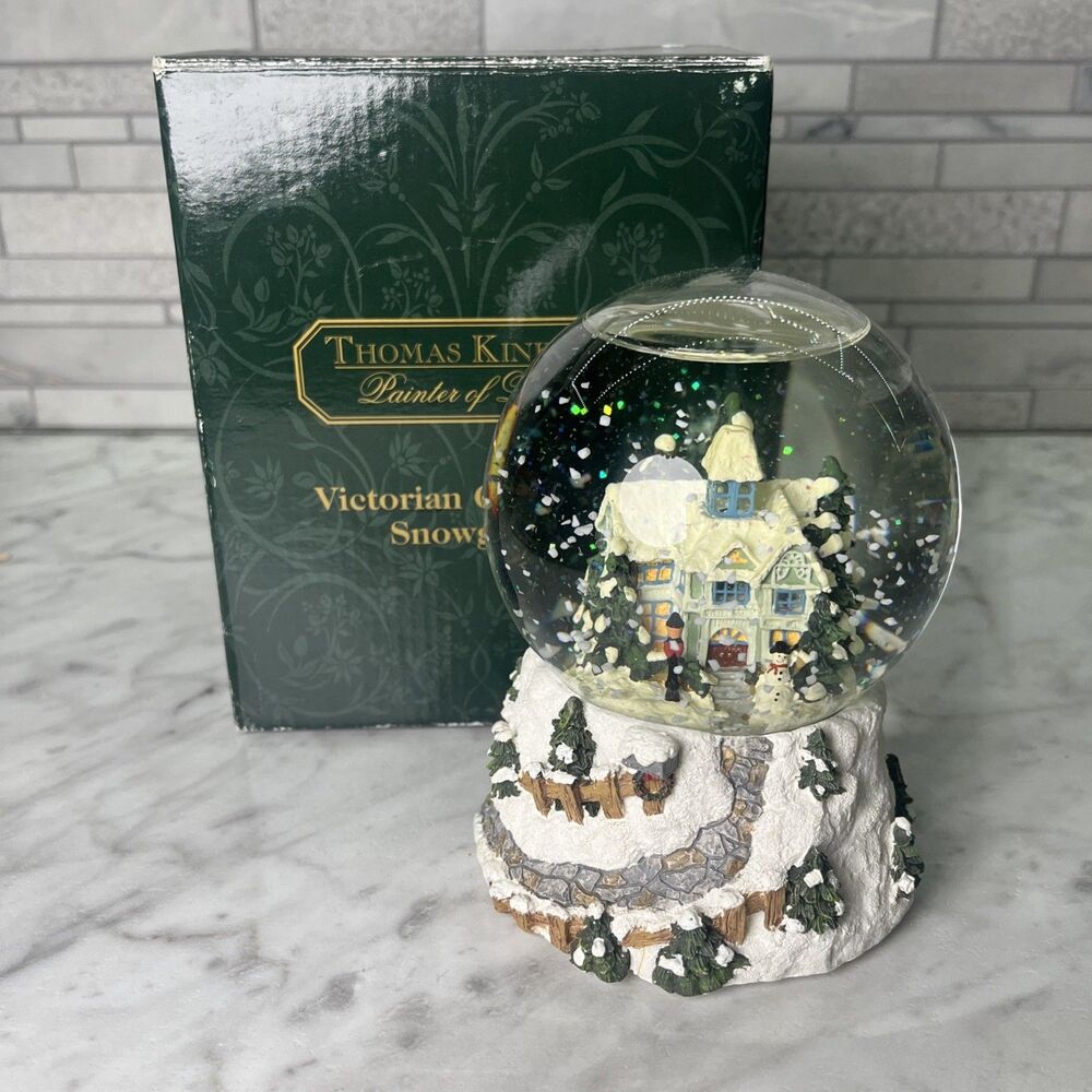 Thomas Kinkade 2000 Victorian Christmas cottage Snowglobe Musical & Lights Works